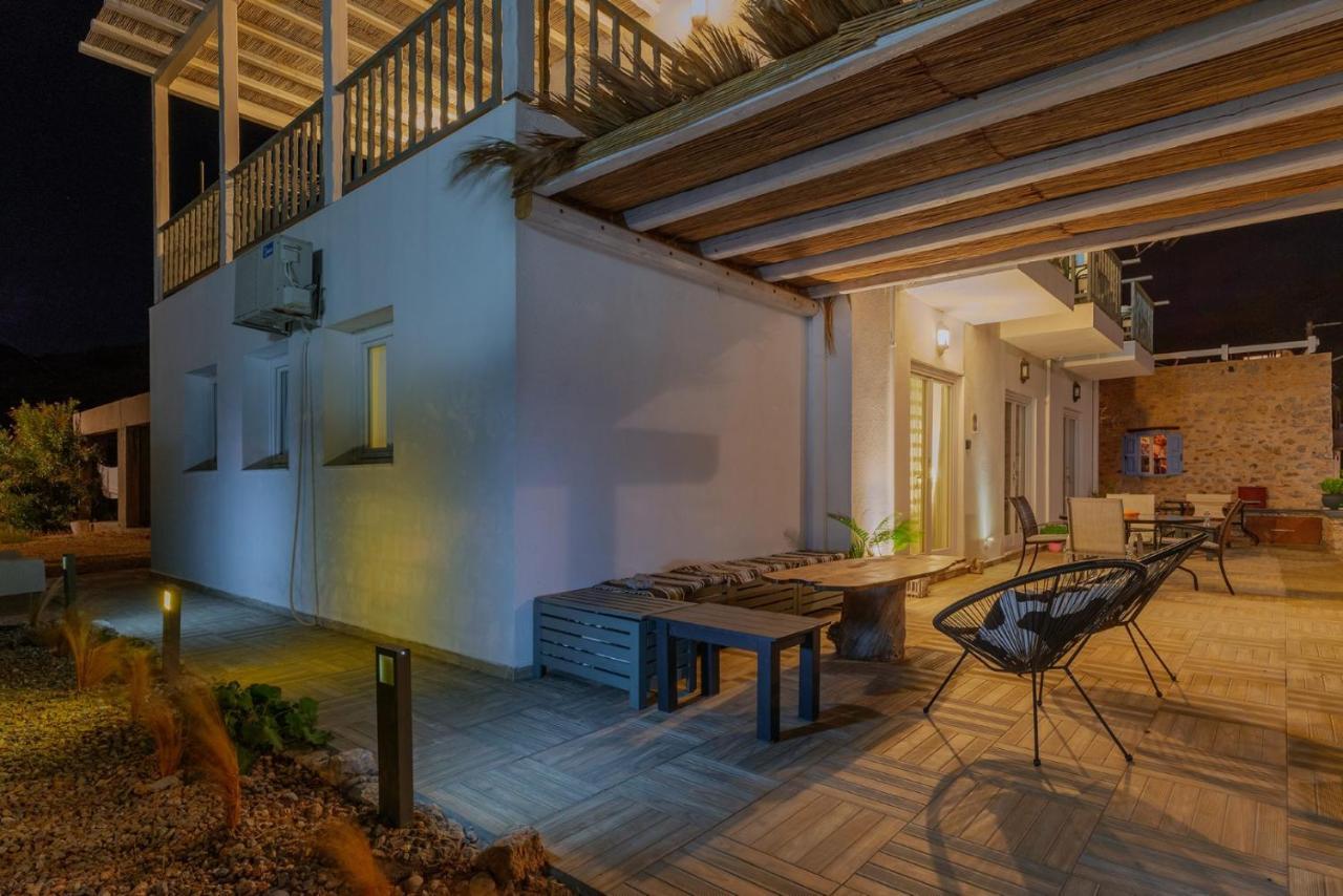 Uno Beachfront Suite Livadia  المظهر الخارجي الصورة