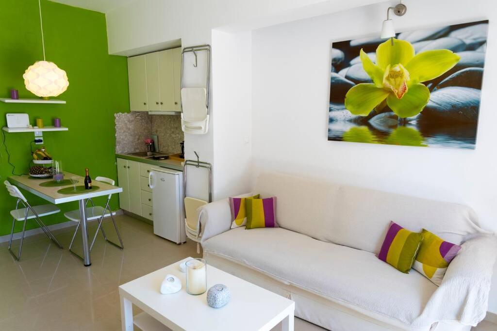 Uno Beachfront Suite Livadia  المظهر الخارجي الصورة